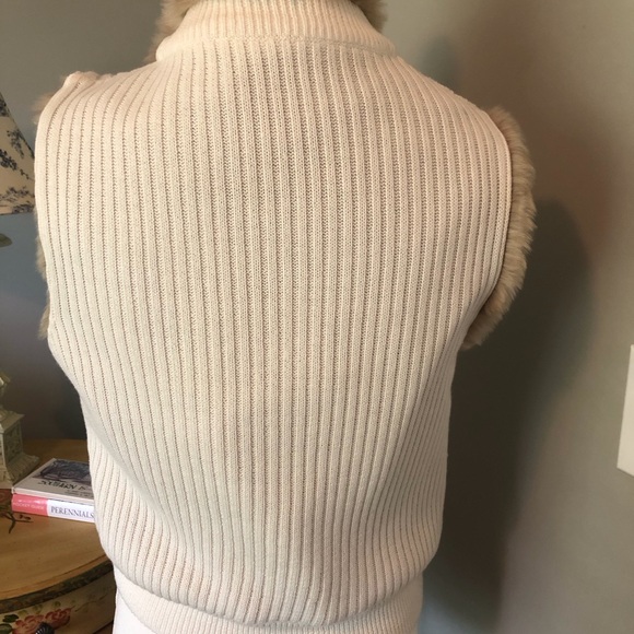 Knit vest with fair fur lining - Picture 5 of 11